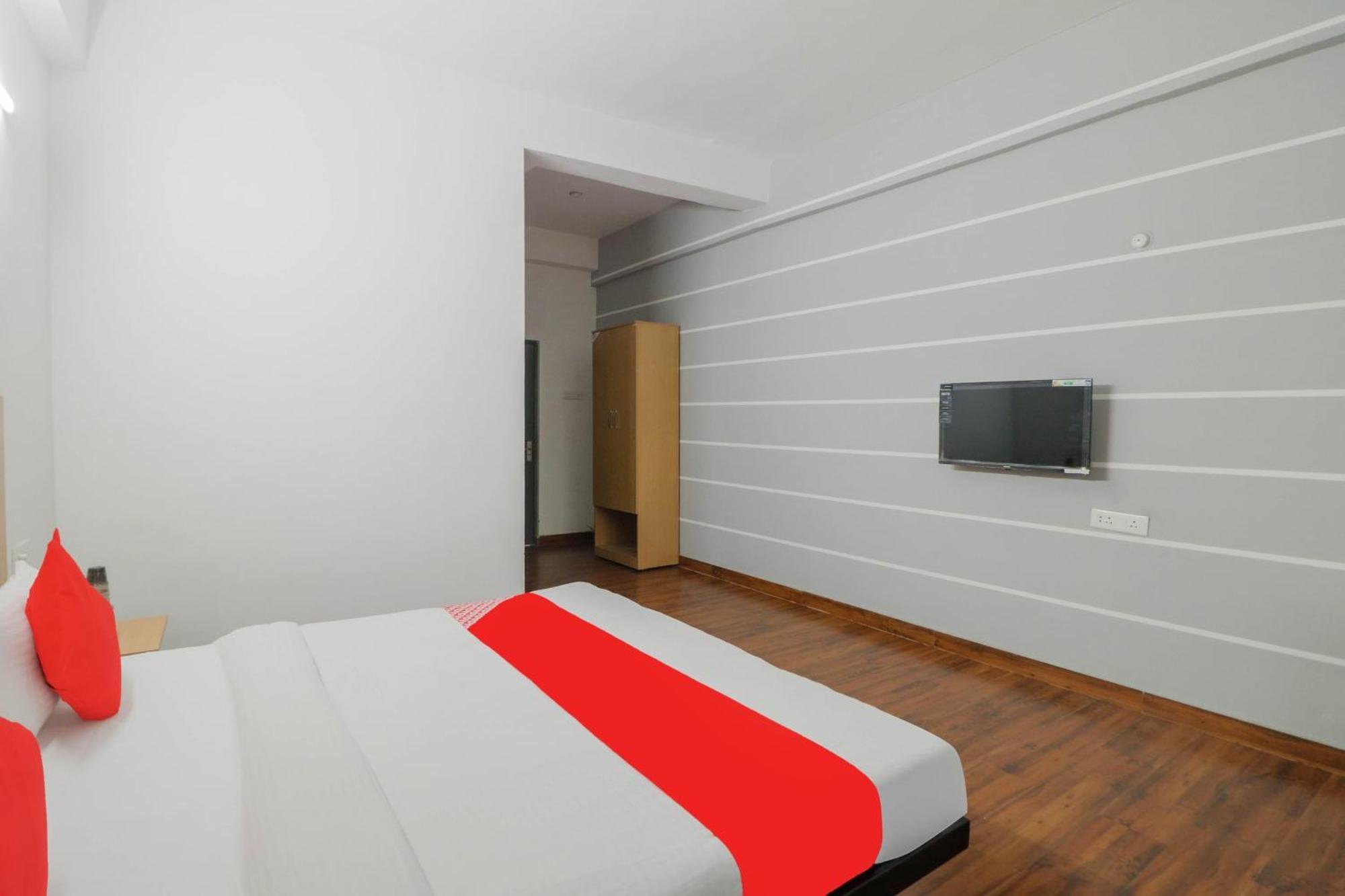 Townhall Bhiwadi Ngoại thất bức ảnh