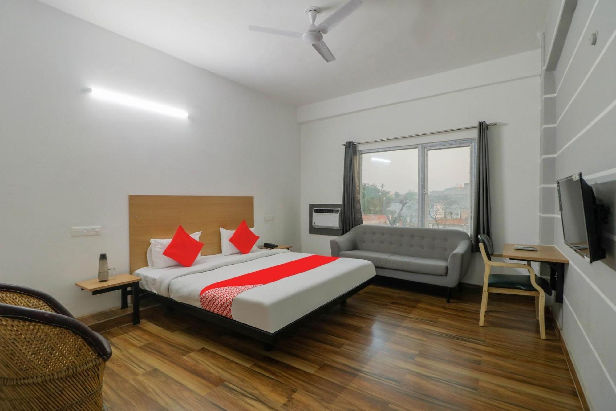 Townhall Bhiwadi Ngoại thất bức ảnh